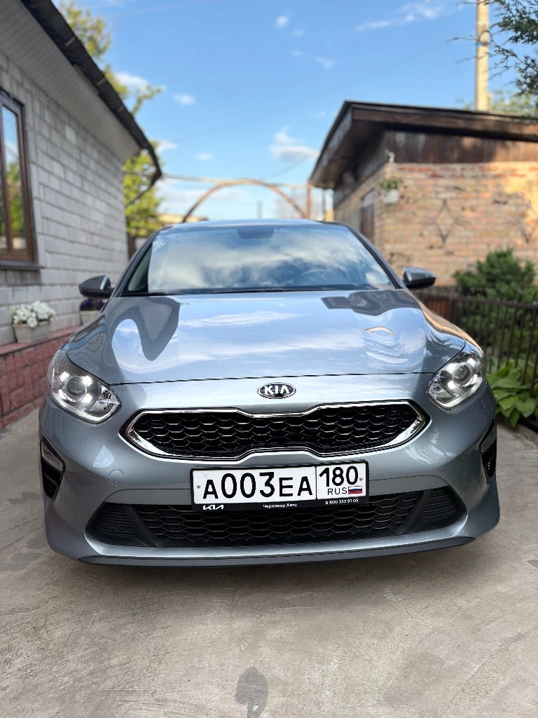 Продам киа сид. состояние нового автомобиля!всю жизнь ездил в крыму. богатая комплектация есть все нужное 2-х зонный климат, подогрев сидений и руля, парктроники и камера заднего вида, установок дорогая сигнализация scher-khan с автозапуском и возможностью управлять с телефона. пробег-21000км год выпуска-2019 цена-2,350🍋 осмотр город макеевка советский район, на осмотры не выезжаю!+79494844650 - фотография - 1