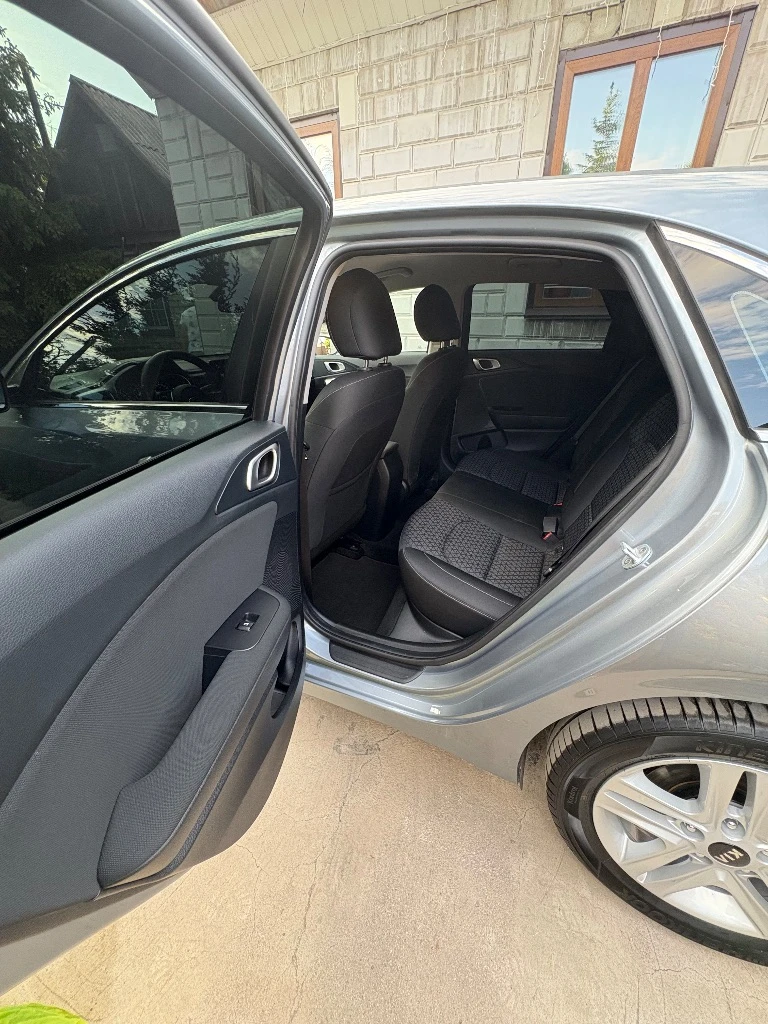 Продам киа сид. состояние нового автомобиля!всю жизнь ездил в крыму. богатая комплектация есть все нужное 2-х зонный климат, подогрев сидений и руля, парктроники и камера заднего вида, установок дорогая сигнализация scher-khan с автозапуском и возможностью управлять с телефона. пробег-21000км год выпуска-2019 цена-2,350🍋 осмотр город макеевка советский район, на осмотры не выезжаю!+79494844650 - фотография - 15