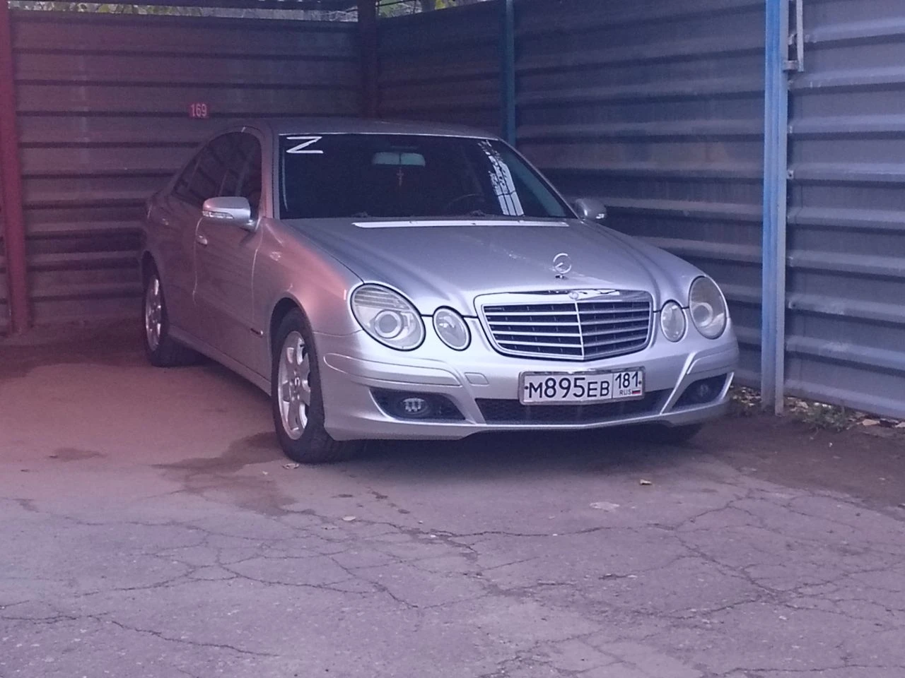 Мерседес w 211 2009 год cdi 2.2. машина в достойном состоянии, ничего делать не нужно. за мерса нестыдно. комплект новых зимних колес в комплекте 900000 т. р. 79591092428. ( обмен не интересен) - фотография - 2