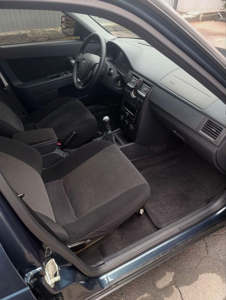 Продам lada priora 2012 года выпуска. я собственник, авто оформлено на меня!пробег 65 000 км родной!!! комплектация люкс! авто полностью обслужено, делать ничего не нужно! недавно были заменяны все жидкости: масло в моторе, масло в коробке, тормозная жидкость, антифриз немецкий хофер! по ходовой авто как мячик, также заменил все резинки, салейнблоки, 4 шруза тоже новые, колодки передние и задние! ремень генератора кондиционера, ремень грм 10тыс назад! под капотом заменяны все прокладки соединений, мотор не троит, не сопит, не течёт, работает всё ровно, гидрики не стучат! мотор родной, как есть, никто в него не лазил, масло от замены до замены! фильтр воздушный, салонный новые! кондёр морозит как надо! в фарах ближний и дальний хорошие леды, туманки линзы свет отличный! по кузову рыжиков нет, оброботона моволью : дно, арки, багажник, двери, капот! керамика 2 слоя! в родном окрасе, цвет "цунами". авто в живую смотриться достойно, лучше чем на фото! продажа по причине покупки другого авто! резина зимняя новоя!!! есть комплект летней, проехал один сезон! сигнализация с автозапуском "starline". любые проверки приветствуются! 650тыс руб. все вопросы по телефону! +79494782672 - фотография - 10