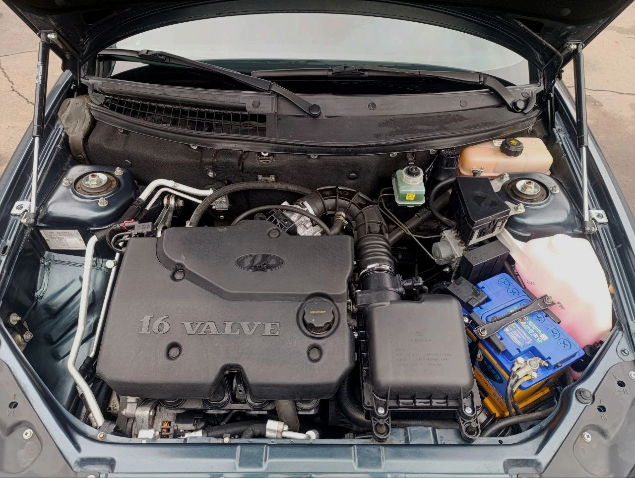 Продам lada priora 2012 года выпуска. я собственник, авто оформлено на меня!пробег 65 000 км родной!!! комплектация люкс! авто полностью обслужено, делать ничего не нужно! недавно были заменяны все жидкости: масло в моторе, масло в коробке, тормозная жидкость, антифриз немецкий хофер! по ходовой авто как мячик, также заменил все резинки, салейнблоки, 4 шруза тоже новые, колодки передние и задние! ремень генератора кондиционера, ремень грм 10тыс назад! под капотом заменяны все прокладки соединений, мотор не троит, не сопит, не течёт, работает всё ровно, гидрики не стучат! мотор родной, как есть, никто в него не лазил, масло от замены до замены! фильтр воздушный, салонный новые! кондёр морозит как надо! в фарах ближний и дальний хорошие леды, туманки линзы свет отличный! по кузову рыжиков нет, оброботона моволью : дно, арки, багажник, двери, капот! керамика 2 слоя! в родном окрасе, цвет "цунами". авто в живую смотриться достойно, лучше чем на фото! продажа по причине покупки другого авто! резина зимняя новоя!!! есть комплект летней, проехал один сезон! сигнализация с автозапуском "starline". любые проверки приветствуются! 650тыс руб. все вопросы по телефону! +79494782672 - фотография - 18