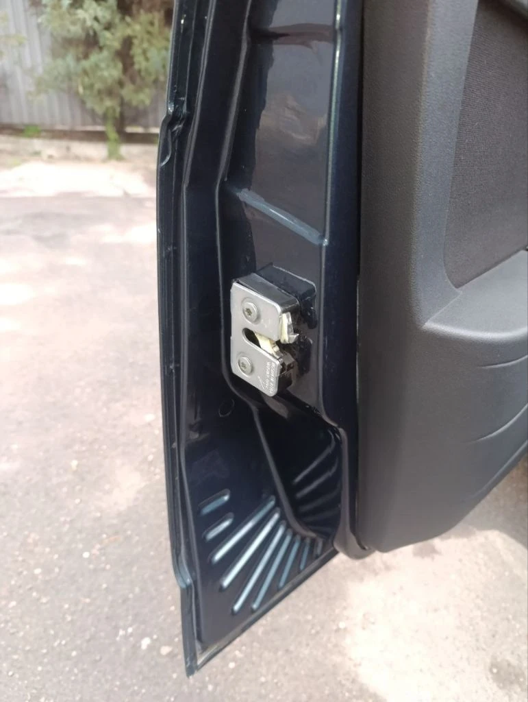 Продам lada priora 2012 года выпуска. я собственник, авто оформлено на меня!пробег 65 000 км родной!!! комплектация люкс! авто полностью обслужено, делать ничего не нужно! недавно были заменяны все жидкости: масло в моторе, масло в коробке, тормозная жидкость, антифриз немецкий хофер! по ходовой авто как мячик, также заменил все резинки, салейнблоки, 4 шруза тоже новые, колодки передние и задние! ремень генератора кондиционера, ремень грм 10тыс назад! под капотом заменяны все прокладки соединений, мотор не троит, не сопит, не течёт, работает всё ровно, гидрики не стучат! мотор родной, как есть, никто в него не лазил, масло от замены до замены! фильтр воздушный, салонный новые! кондёр морозит как надо! в фарах ближний и дальний хорошие леды, туманки линзы свет отличный! по кузову рыжиков нет, оброботона моволью : дно, арки, багажник, двери, капот! керамика 2 слоя! в родном окрасе, цвет "цунами". авто в живую смотриться достойно, лучше чем на фото! продажа по причине покупки другого авто! резина зимняя новоя!!! есть комплект летней, проехал один сезон! сигнализация с автозапуском "starline". любые проверки приветствуются! 650тыс руб. все вопросы по телефону! +79494782672 - фотография - 13