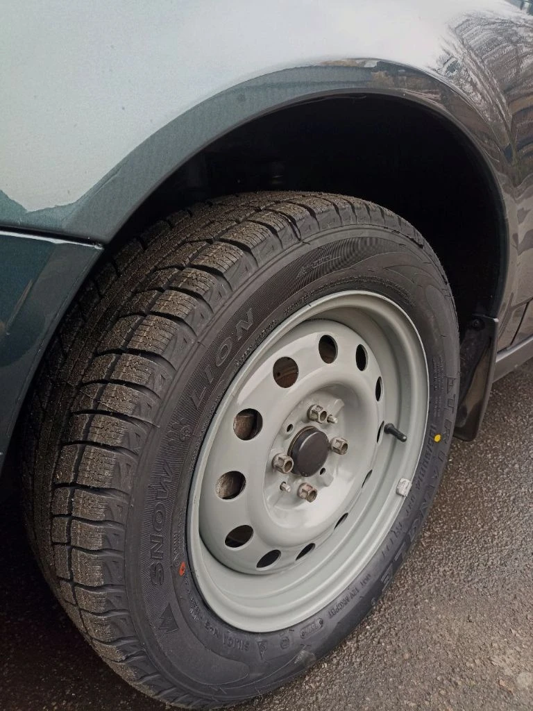 Продам lada priora 2012 года выпуска. я собственник, авто оформлено на меня!пробег 65 000 км родной!!! комплектация люкс! авто полностью обслужено, делать ничего не нужно! недавно были заменяны все жидкости: масло в моторе, масло в коробке, тормозная жидкость, антифриз немецкий хофер! по ходовой авто как мячик, также заменил все резинки, салейнблоки, 4 шруза тоже новые, колодки передние и задние! ремень генератора кондиционера, ремень грм 10тыс назад! под капотом заменяны все прокладки соединений, мотор не троит, не сопит, не течёт, работает всё ровно, гидрики не стучат! мотор родной, как есть, никто в него не лазил, масло от замены до замены! фильтр воздушный, салонный новые! кондёр морозит как надо! в фарах ближний и дальний хорошие леды, туманки линзы свет отличный! по кузову рыжиков нет, оброботона моволью : дно, арки, багажник, двери, капот! керамика 2 слоя! в родном окрасе, цвет "цунами". авто в живую смотриться достойно, лучше чем на фото! продажа по причине покупки другого авто! резина зимняя новоя!!! есть комплект летней, проехал один сезон! сигнализация с автозапуском "starline". любые проверки приветствуются! 650тыс руб. все вопросы по телефону! +79494782672 - фотография - 24