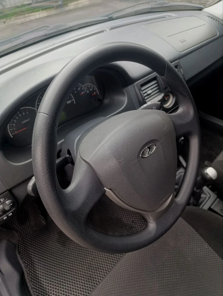 Продам lada priora 2012 года выпуска. я собственник, авто оформлено на меня!пробег 65 000 км родной!!! комплектация люкс! авто полностью обслужено, делать ничего не нужно! недавно были заменяны все жидкости: масло в моторе, масло в коробке, тормозная жидкость, антифриз немецкий хофер! по ходовой авто как мячик, также заменил все резинки, салейнблоки, 4 шруза тоже новые, колодки передние и задние! ремень генератора кондиционера, ремень грм 10тыс назад! под капотом заменяны все прокладки соединений, мотор не троит, не сопит, не течёт, работает всё ровно, гидрики не стучат! мотор родной, как есть, никто в него не лазил, масло от замены до замены! фильтр воздушный, салонный новые! кондёр морозит как надо! в фарах ближний и дальний хорошие леды, туманки линзы свет отличный! по кузову рыжиков нет, оброботона моволью : дно, арки, багажник, двери, капот! керамика 2 слоя! в родном окрасе, цвет "цунами". авто в живую смотриться достойно, лучше чем на фото! продажа по причине покупки другого авто! резина зимняя новоя!!! есть комплект летней, проехал один сезон! сигнализация с автозапуском "starline". любые проверки приветствуются! 650тыс руб. все вопросы по телефону! +79494782672 - фотография - 17