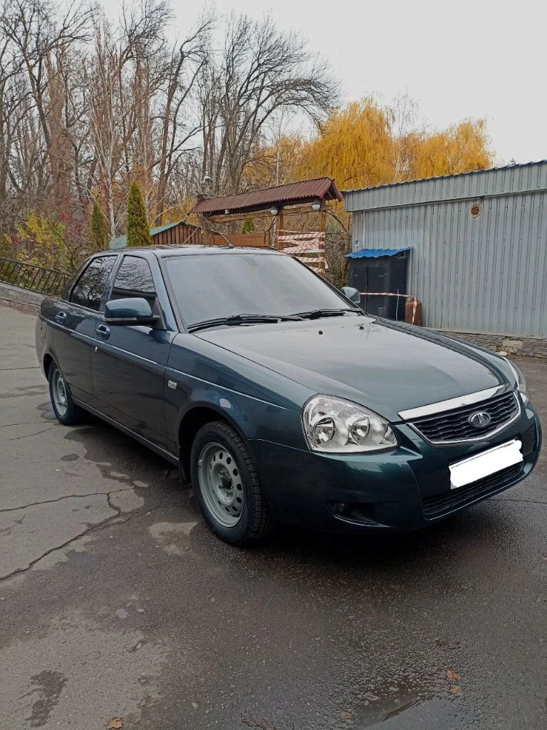 Продам lada priora 2012 года выпуска. я собственник, авто оформлено на меня!пробег 65 000 км родной!!! комплектация люкс! авто полностью обслужено, делать ничего не нужно! недавно были заменяны все жидкости: масло в моторе, масло в коробке, тормозная жидкость, антифриз немецкий хофер! по ходовой авто как мячик, также заменил все резинки, салейнблоки, 4 шруза тоже новые, колодки передние и задние! ремень генератора кондиционера, ремень грм 10тыс назад! под капотом заменяны все прокладки соединений, мотор не троит, не сопит, не течёт, работает всё ровно, гидрики не стучат! мотор родной, как есть, никто в него не лазил, масло от замены до замены! фильтр воздушный, салонный новые! кондёр морозит как надо! в фарах ближний и дальний хорошие леды, туманки линзы свет отличный! по кузову рыжиков нет, оброботона моволью : дно, арки, багажник, двери, капот! керамика 2 слоя! в родном окрасе, цвет "цунами". авто в живую смотриться достойно, лучше чем на фото! продажа по причине покупки другого авто! резина зимняя новоя!!! есть комплект летней, проехал один сезон! сигнализация с автозапуском "starline". любые проверки приветствуются! 650тыс руб. все вопросы по телефону! +79494782672 - фотография - 2