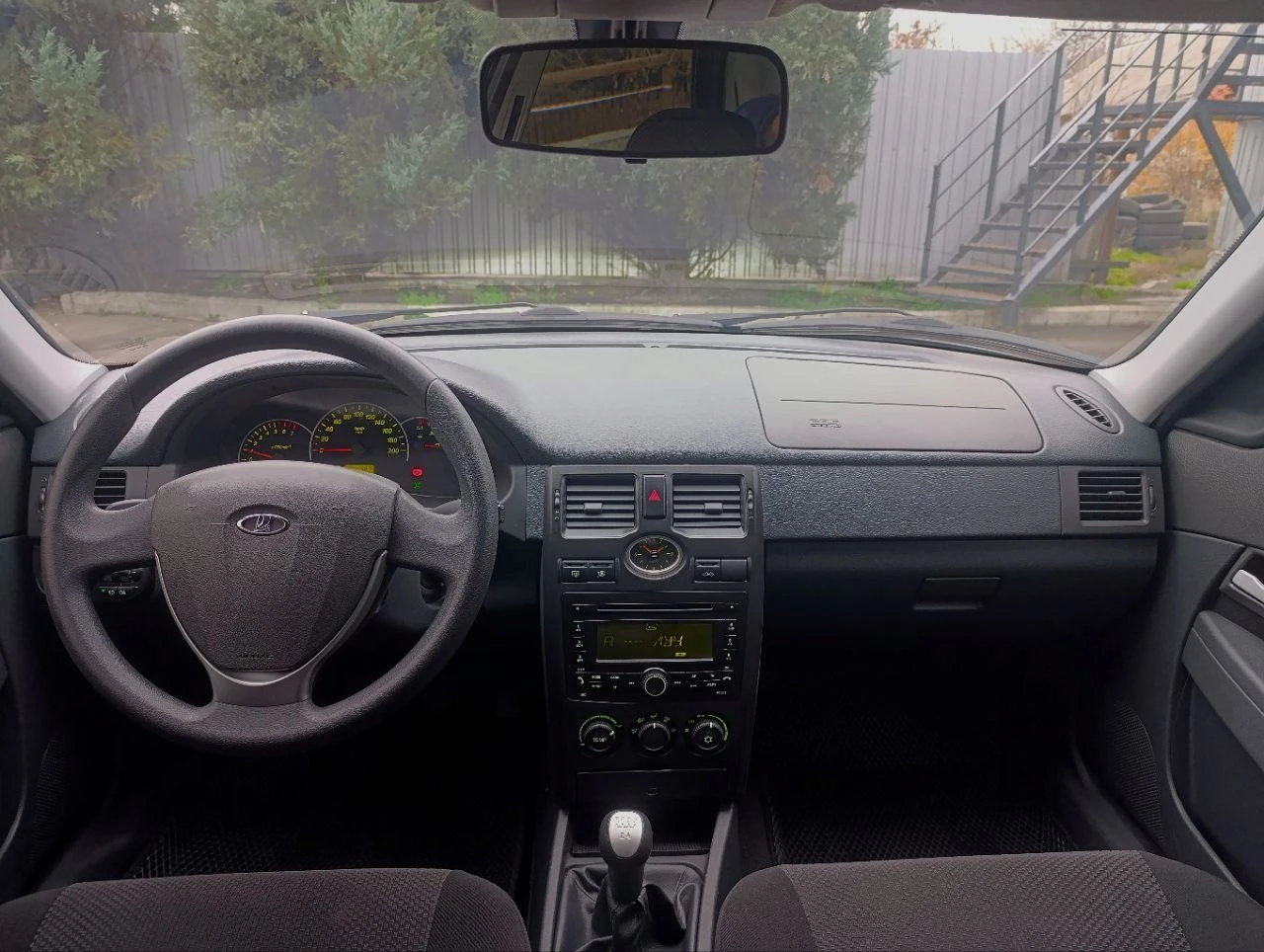 Продам lada priora 2012 года выпуска. я собственник, авто оформлено на меня!пробег 65 000 км родной!!! комплектация люкс! авто полностью обслужено, делать ничего не нужно! недавно были заменяны все жидкости: масло в моторе, масло в коробке, тормозная жидкость, антифриз немецкий хофер! по ходовой авто как мячик, также заменил все резинки, салейнблоки, 4 шруза тоже новые, колодки передние и задние! ремень генератора кондиционера, ремень грм 10тыс назад! под капотом заменяны все прокладки соединений, мотор не троит, не сопит, не течёт, работает всё ровно, гидрики не стучат! мотор родной, как есть, никто в него не лазил, масло от замены до замены! фильтр воздушный, салонный новые! кондёр морозит как надо! в фарах ближний и дальний хорошие леды, туманки линзы свет отличный! по кузову рыжиков нет, оброботона моволью : дно, арки, багажник, двери, капот! керамика 2 слоя! в родном окрасе, цвет "цунами". авто в живую смотриться достойно, лучше чем на фото! продажа по причине покупки другого авто! резина зимняя новоя!!! есть комплект летней, проехал один сезон! сигнализация с автозапуском "starline". любые проверки приветствуются! 650тыс руб. все вопросы по телефону! +79494782672 - фотография - 8