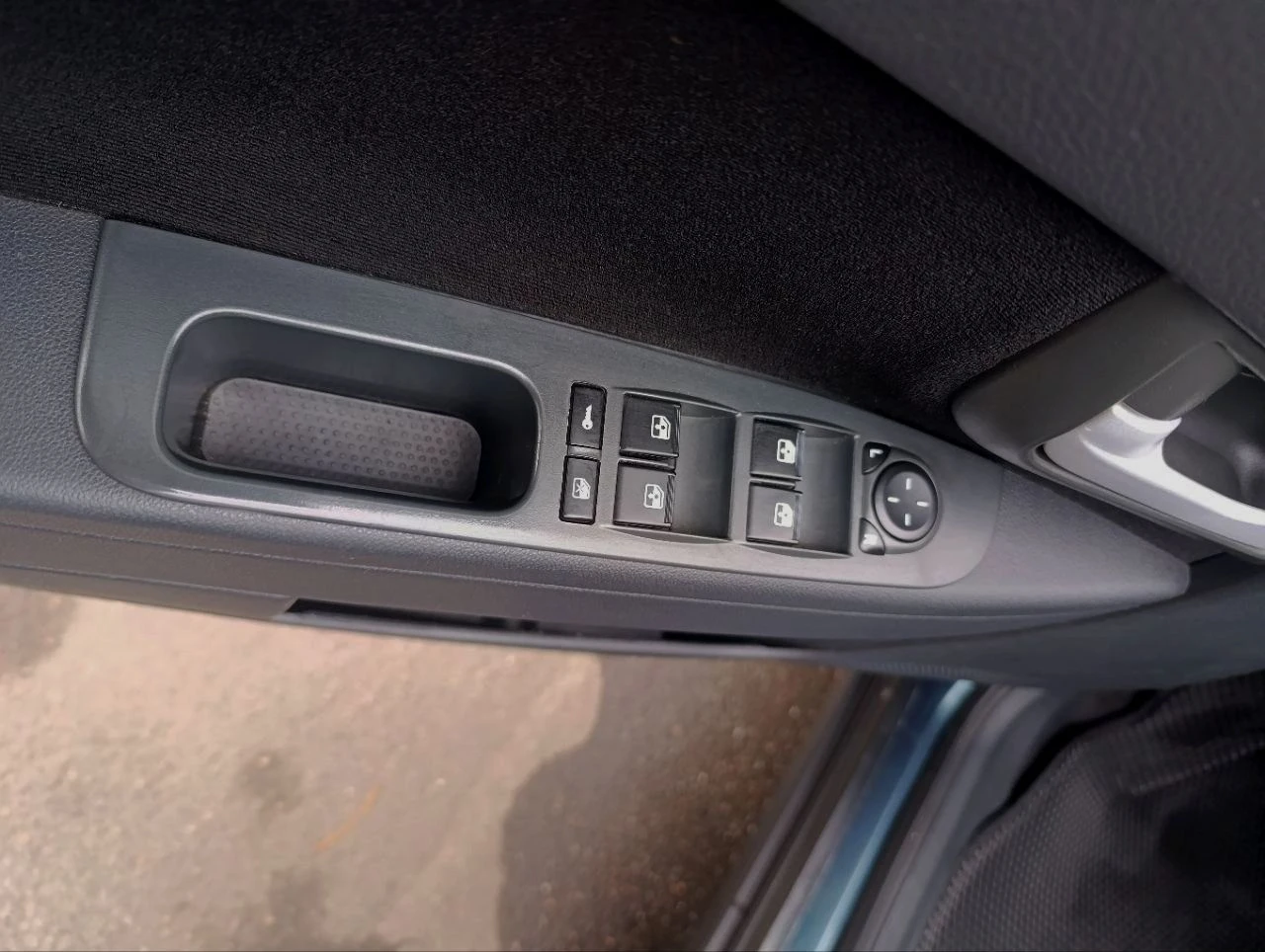 Продам lada priora 2012 года выпуска. я собственник, авто оформлено на меня!пробег 65 000 км родной!!! комплектация люкс! авто полностью обслужено, делать ничего не нужно! недавно были заменяны все жидкости: масло в моторе, масло в коробке, тормозная жидкость, антифриз немецкий хофер! по ходовой авто как мячик, также заменил все резинки, салейнблоки, 4 шруза тоже новые, колодки передние и задние! ремень генератора кондиционера, ремень грм 10тыс назад! под капотом заменяны все прокладки соединений, мотор не троит, не сопит, не течёт, работает всё ровно, гидрики не стучат! мотор родной, как есть, никто в него не лазил, масло от замены до замены! фильтр воздушный, салонный новые! кондёр морозит как надо! в фарах ближний и дальний хорошие леды, туманки линзы свет отличный! по кузову рыжиков нет, оброботона моволью : дно, арки, багажник, двери, капот! керамика 2 слоя! в родном окрасе, цвет "цунами". авто в живую смотриться достойно, лучше чем на фото! продажа по причине покупки другого авто! резина зимняя новоя!!! есть комплект летней, проехал один сезон! сигнализация с автозапуском "starline". любые проверки приветствуются! 650тыс руб. все вопросы по телефону! +79494782672 - фотография - 11