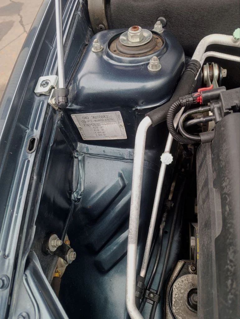 Продам lada priora 2012 года выпуска. я собственник, авто оформлено на меня!пробег 65 000 км родной!!! комплектация люкс! авто полностью обслужено, делать ничего не нужно! недавно были заменяны все жидкости: масло в моторе, масло в коробке, тормозная жидкость, антифриз немецкий хофер! по ходовой авто как мячик, также заменил все резинки, салейнблоки, 4 шруза тоже новые, колодки передние и задние! ремень генератора кондиционера, ремень грм 10тыс назад! под капотом заменяны все прокладки соединений, мотор не троит, не сопит, не течёт, работает всё ровно, гидрики не стучат! мотор родной, как есть, никто в него не лазил, масло от замены до замены! фильтр воздушный, салонный новые! кондёр морозит как надо! в фарах ближний и дальний хорошие леды, туманки линзы свет отличный! по кузову рыжиков нет, оброботона моволью : дно, арки, багажник, двери, капот! керамика 2 слоя! в родном окрасе, цвет "цунами". авто в живую смотриться достойно, лучше чем на фото! продажа по причине покупки другого авто! резина зимняя новоя!!! есть комплект летней, проехал один сезон! сигнализация с автозапуском "starline". любые проверки приветствуются! 650тыс руб. все вопросы по телефону! +79494782672 - фотография - 20