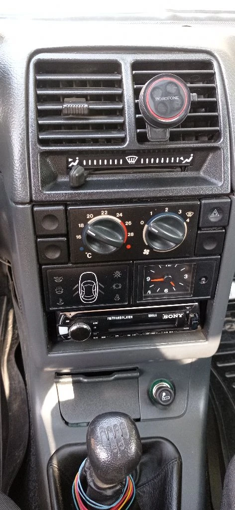 Продам ваз 2110, 2006г. пробег 282000км. объем 1,6л. 8клапанов( клапана не гнет). стекла все заводские, передние стеклоподъёмники с доводчиками, сигнализация и центральный замок( два брелка), лэд противотуманки и ближний свет, зеркала с повторителями поворотов, салон чистый, газ никогда не стоял, 2 хозяина. дно и бордюры обработаны, машина обезшумлена. компрессия во всех 4-х цилиндрах 12!. сел и поехал, никаких вложений не нужно. стоит экономная прошивка, расход по трассе 5,5-6л. новая зимняя резина. цена: 300000 торг. +79493608958 - фотография - 5