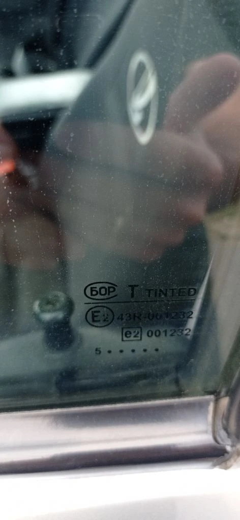 Продам ваз 2110, 2006г. пробег 282000км. объем 1,6л. 8клапанов( клапана не гнет). стекла все заводские, передние стеклоподъёмники с доводчиками, сигнализация и центральный замок( два брелка), лэд противотуманки и ближний свет, зеркала с повторителями поворотов, салон чистый, газ никогда не стоял, 2 хозяина. дно и бордюры обработаны, машина обезшумлена. компрессия во всех 4-х цилиндрах 12!. сел и поехал, никаких вложений не нужно. стоит экономная прошивка, расход по трассе 5,5-6л. новая зимняя резина. цена: 300000 торг. +79493608958 - фотография - 6