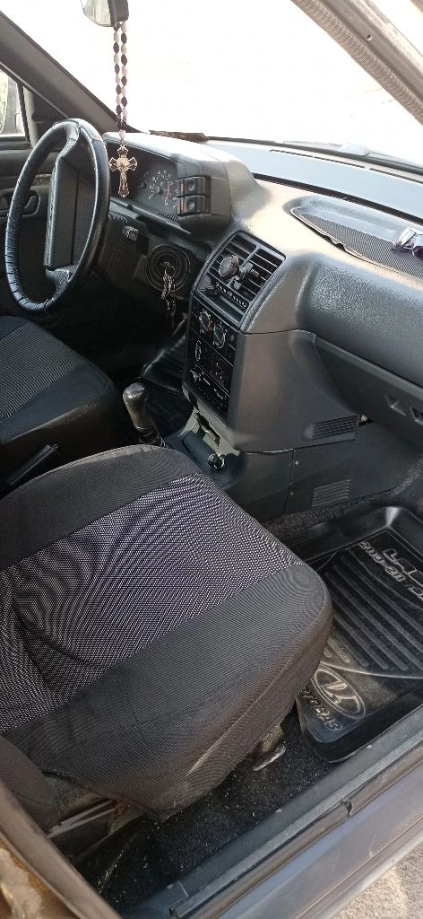 Продам ваз 2110, 2006г. пробег 282000км. объем 1,6л. 8клапанов( клапана не гнет). стекла все заводские, передние стеклоподъёмники с доводчиками, сигнализация и центральный замок( два брелка), лэд противотуманки и ближний свет, зеркала с повторителями поворотов, салон чистый, газ никогда не стоял, 2 хозяина. дно и бордюры обработаны, машина обезшумлена. компрессия во всех 4-х цилиндрах 12!. сел и поехал, никаких вложений не нужно. стоит экономная прошивка, расход по трассе 5,5-6л. новая зимняя резина. цена: 300000 торг. +79493608958 - фотография - 4