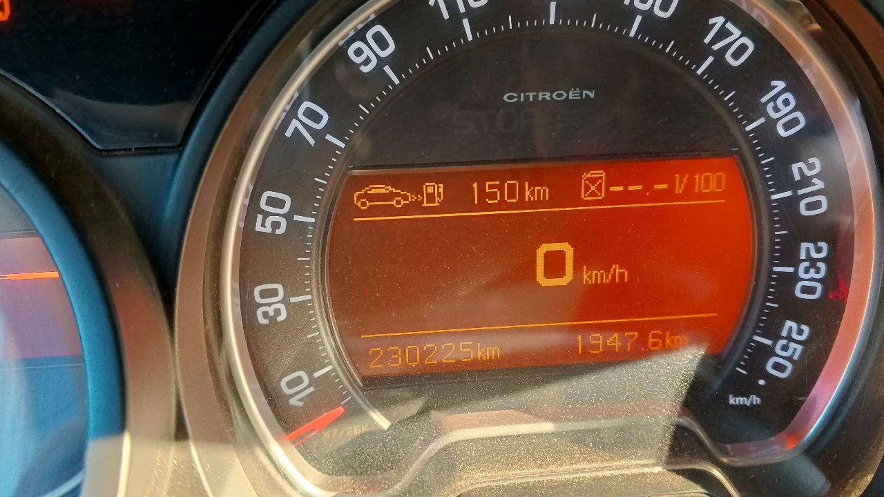 Ситроен с5 2008 года универсал: 2.0 бензин. пневмоподвеска работает отлично, ходовая на отлично, но есть мелочи которые нужно поменять. расскажу подробнее по телефону 750000т. р торг у капота. т(+79591224880):телеграм(+79495316209)пробег (230225) - фотография - 16