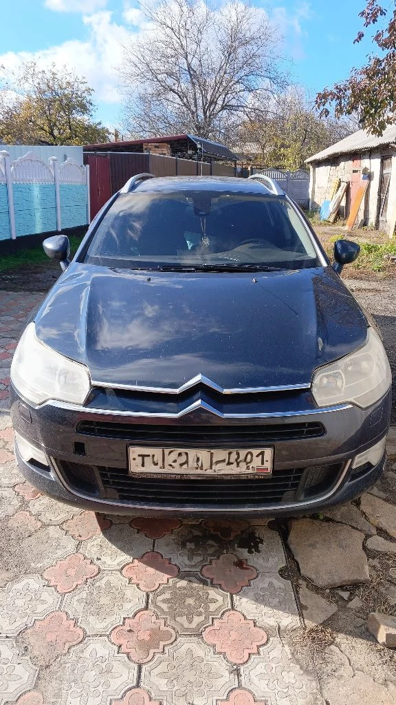Ситроен с5 2008 года универсал: 2.0 бензин. пневмоподвеска работает отлично, ходовая на отлично, но есть мелочи которые нужно поменять. расскажу подробнее по телефону 750000т. р торг у капота. т(+79591224880):телеграм(+79495316209)пробег (230225) - фотография - 2