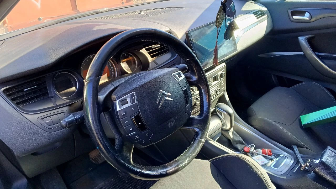 Ситроен с5 2008 года универсал: 2.0 бензин. пневмоподвеска работает отлично, ходовая на отлично, но есть мелочи которые нужно поменять. расскажу подробнее по телефону 750000т. р торг у капота. т(+79591224880):телеграм(+79495316209)пробег (230225) - фотография - 5