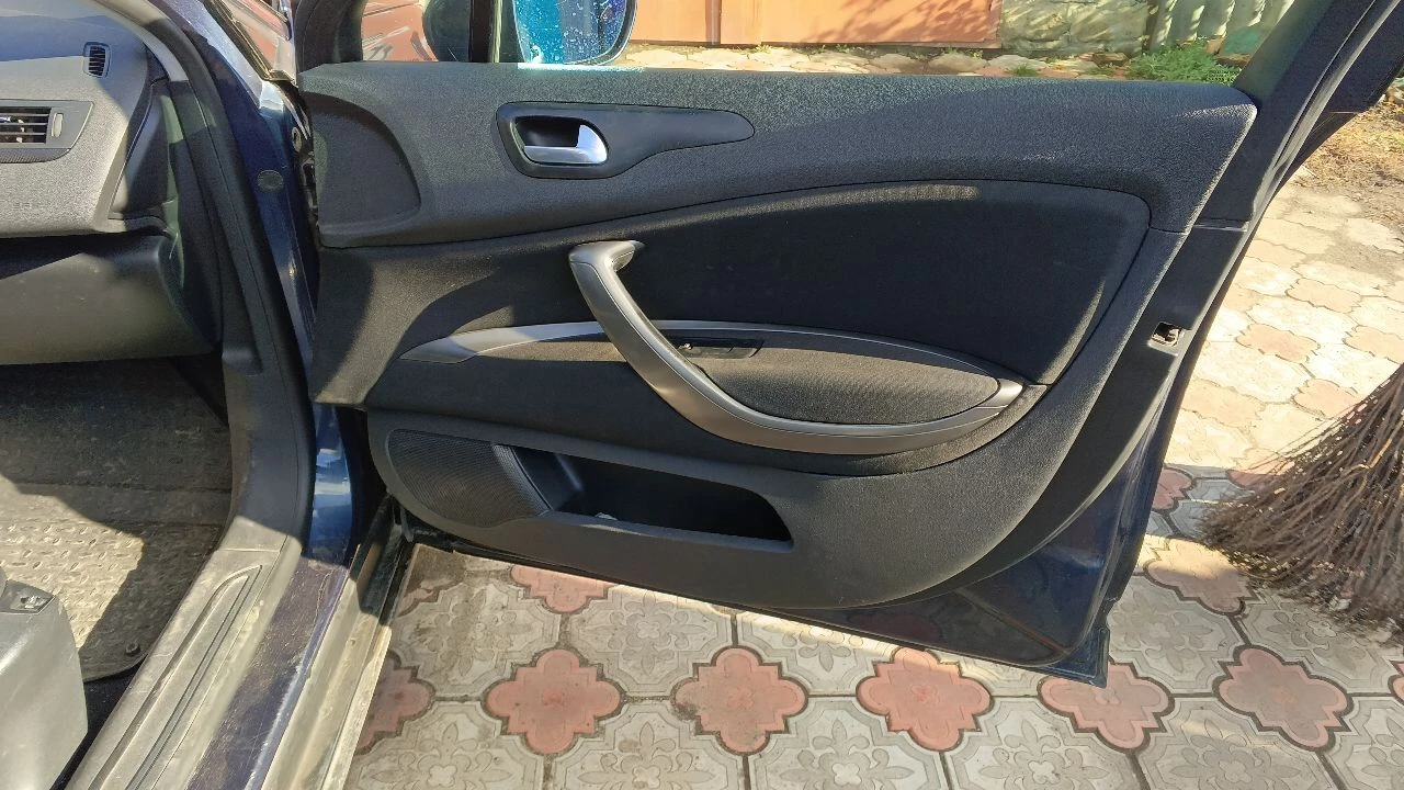 Ситроен с5 2008 года универсал: 2.0 бензин. пневмоподвеска работает отлично, ходовая на отлично, но есть мелочи которые нужно поменять. расскажу подробнее по телефону 750000т. р торг у капота. т(+79591224880):телеграм(+79495316209)пробег (230225) - фотография - 12