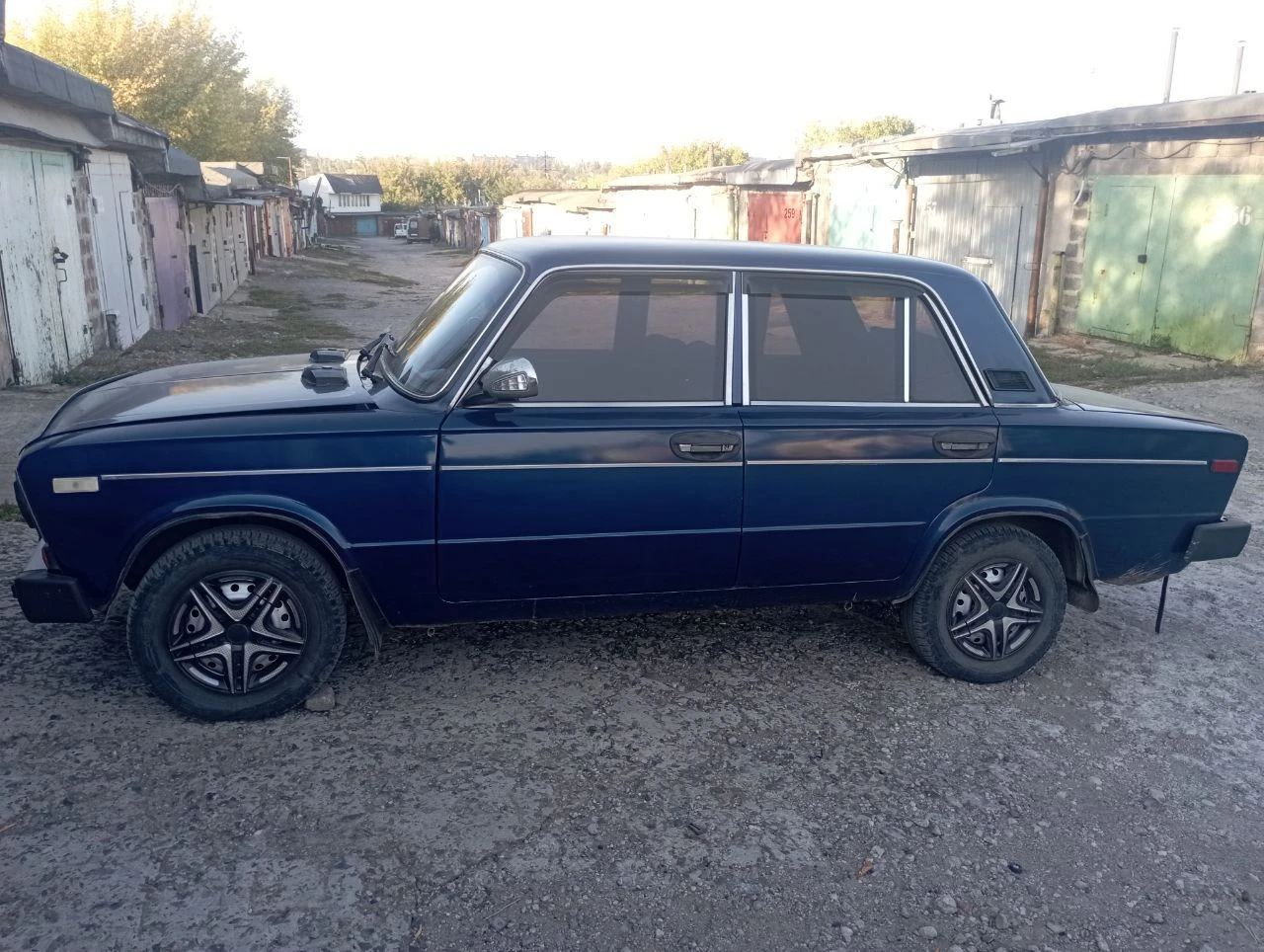 Продам ваз 2106, 1982 г. двигатель 1,5, коробка 5 мкпп на уверенном ходу. документы в порядке, продажа с полным переоформлением. цена 220 тыс. продажа не срочная тел +7949 3447668 - фотография - 3