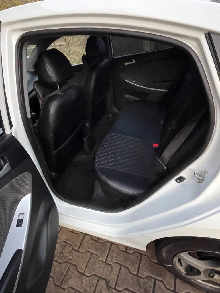 Hyundai solaris - 2011 +79495303468 павел осмотр горловка автомат 1.6 210 000 пробег мультируль, подогрев всех зеркал, передних сидений, 4 стеклоподъемника, сзади парктпоники, хорошая магнитола и музыка, все работает без проблем. есть моменты по лпк и трещина на лобовом стекле. 780 000 цена. новая зима резина - фотография - 10