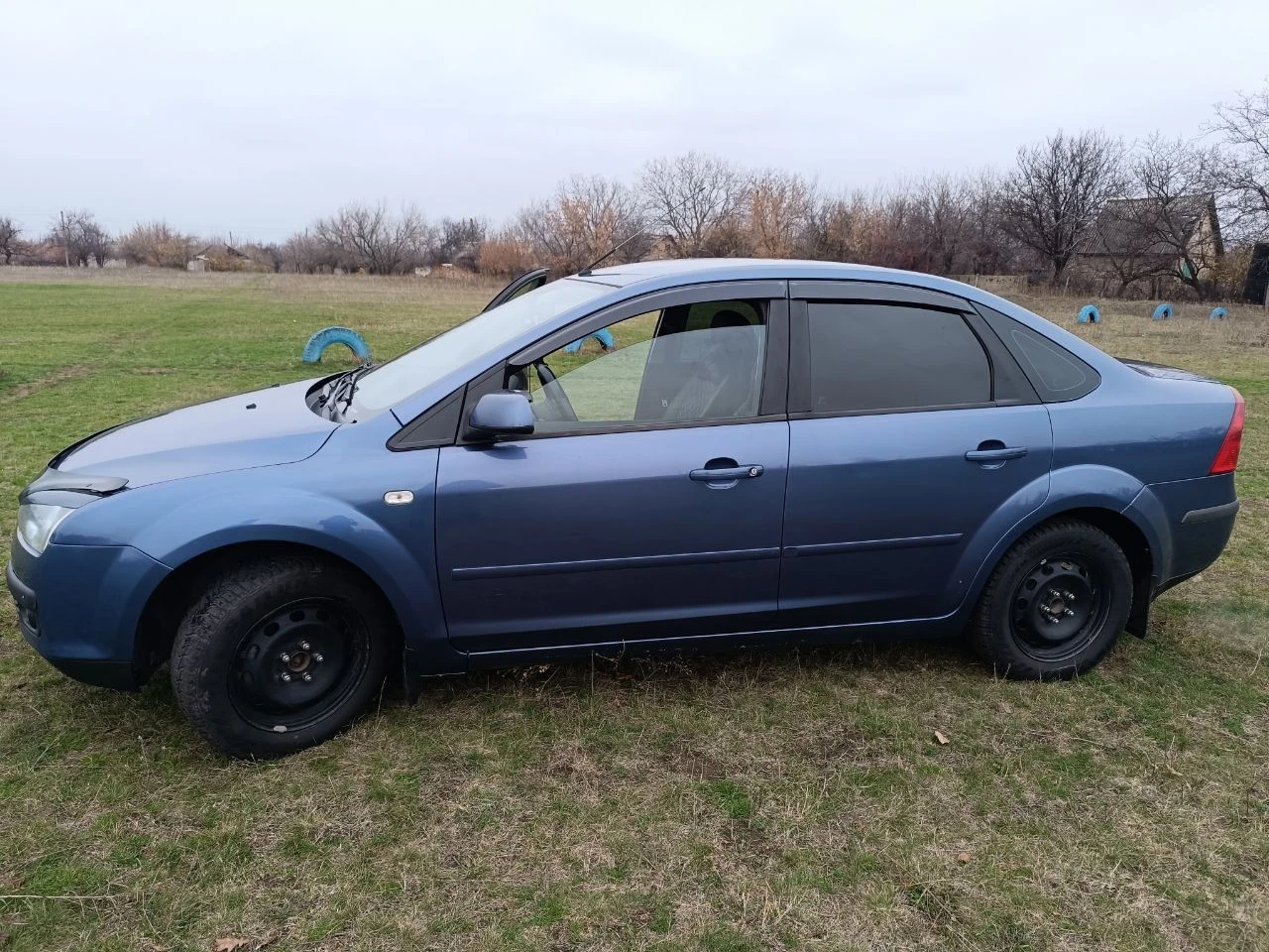 Продам ford focus 2 2006 года. объём двигателя 1.8 (125 л. с. ) бензин. пробег 261тыс. установлен контрактный двигатель с пробегом 90 тыс. комплектация: стеклоподъёмники 2, кондиционер, подогрев окон, подогрев передних сидений, андроид экран, хорошее звучание музыки. ходовка в порядке. резина новая зима. с документами порядок. цена: 530 000. торг. вопросы по телефону: +79493286625 (теграмм, макс). - фотография - 11