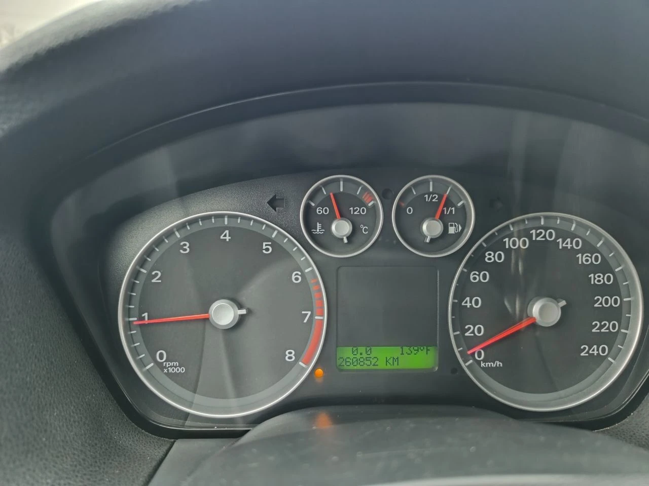 Продам ford focus 2 2006 года. объём двигателя 1.8 (125 л. с. ) бензин. пробег 261тыс. установлен контрактный двигатель с пробегом 90 тыс. комплектация: стеклоподъёмники 2, кондиционер, подогрев окон, подогрев передних сидений, андроид экран, хорошее звучание музыки. ходовка в порядке. резина новая зима. с документами порядок. цена: 530 000. торг. вопросы по телефону: +79493286625 (теграмм, макс). - фотография - 7