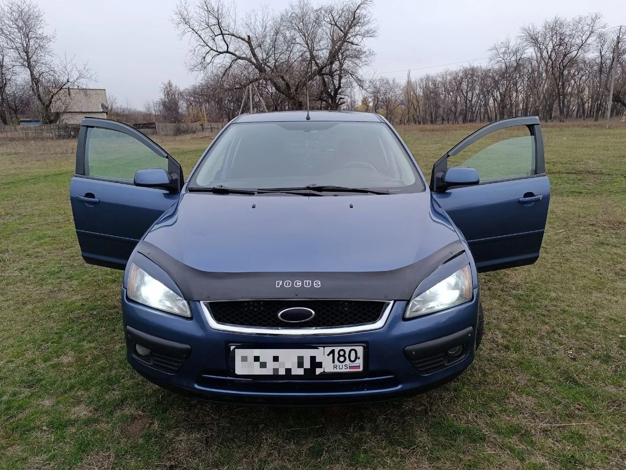 Продам ford focus 2 2006 года. объём двигателя 1.8 (125 л. с. ) бензин. пробег 261тыс. установлен контрактный двигатель с пробегом 90 тыс. комплектация: стеклоподъёмники 2, кондиционер, подогрев окон, подогрев передних сидений, андроид экран, хорошее звучание музыки. ходовка в порядке. резина новая зима. с документами порядок. цена: 530 000. торг. вопросы по телефону: +79493286625 (теграмм, макс). - фотография - 4