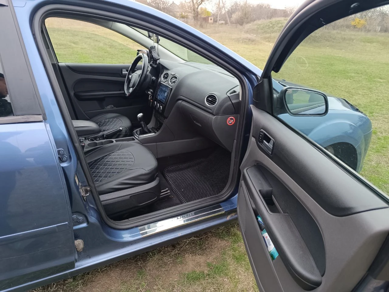 Продам ford focus 2 2006 года. объём двигателя 1.8 (125 л. с. ) бензин. пробег 261тыс. установлен контрактный двигатель с пробегом 90 тыс. комплектация: стеклоподъёмники 2, кондиционер, подогрев окон, подогрев передних сидений, андроид экран, хорошее звучание музыки. ходовка в порядке. резина новая зима. с документами порядок. цена: 530 000. торг. вопросы по телефону: +79493286625 (теграмм, макс). - фотография - 9