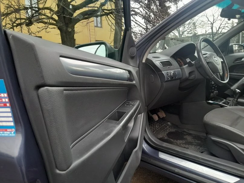 Астра н 1.6 z16xer 2007г. 196 пробег. не гнилая, оцинкована, всё работает, климат холодит, печка греет. подогрев передних сидений, зеркал и заднего стекла. два комплекта резины, зима шипы. цена 550т₽. торг у капота. макеевка. +79494069690.если не на связи звоните после 15.00 - фотография - 2