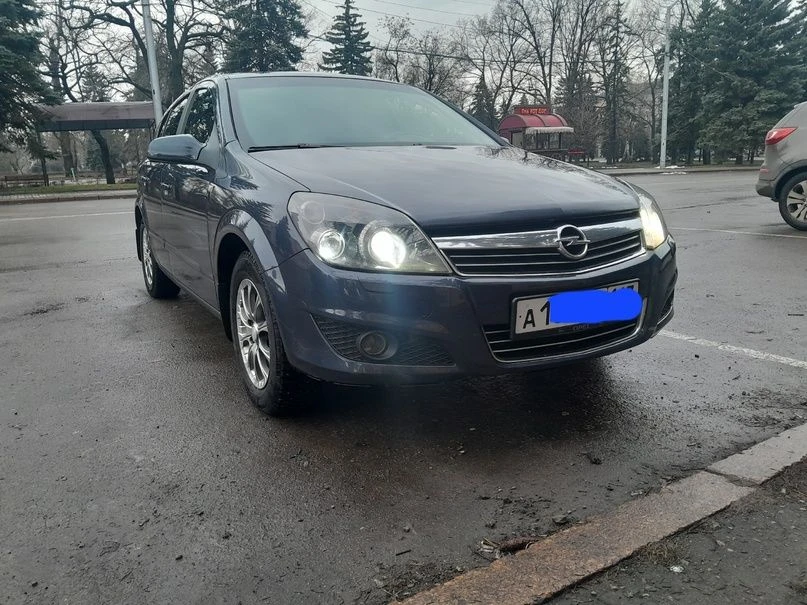 Астра н 1.6 z16xer 2007г. 196 пробег. не гнилая, оцинкована, всё работает, климат холодит, печка греет. подогрев передних сидений, зеркал и заднего стекла. два комплекта резины, зима шипы. цена 550т₽. торг у капота. макеевка. +79494069690.если не на связи звоните после 15.00 - фотография - 3