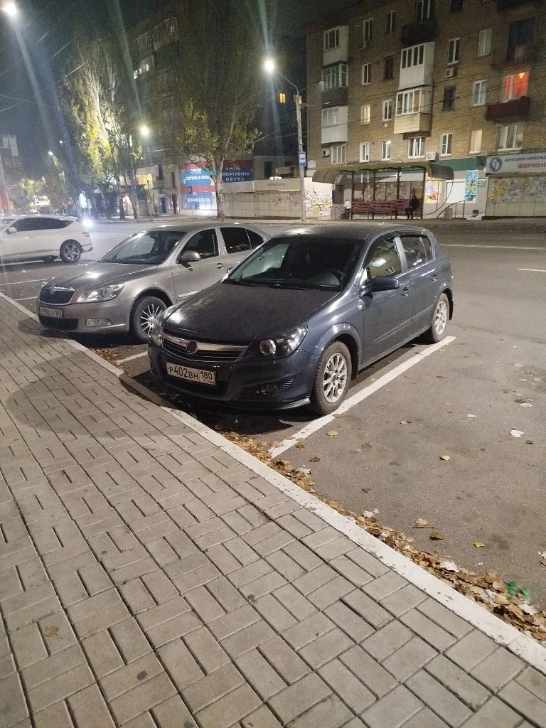 Астра н 1.6 z16xer 2007г. 196 пробег. не гнилая, оцинкована, всё работает, климат холодит, печка греет. подогрев передних сидений, зеркал и заднего стекла. два комплекта резины, зима шипы. цена 550т₽. торг у капота. макеевка. +79494069690.если не на связи звоните после 15.00 - фотография - 9