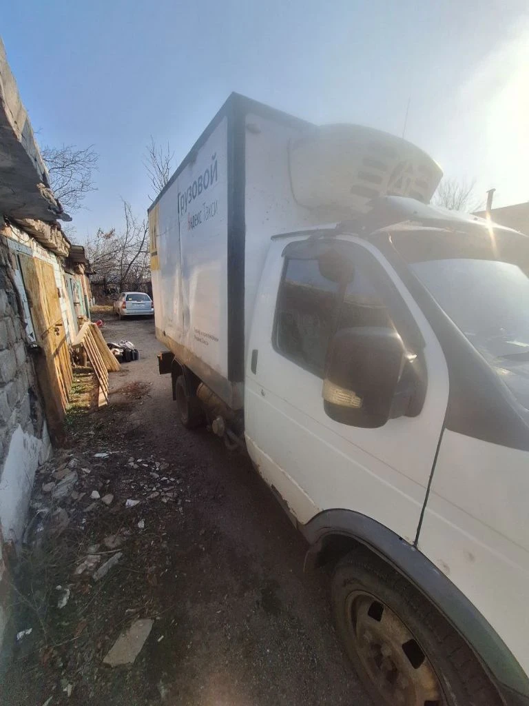 Продам газ 2818 2007 года выпуска. в рабочем состоянии, стоит газ пропан, двигатель, подвеска, кпп в хорошем состоянии. термобутка рефрижератор. юридически чистая, любое переоформление. осмотр донецк днр. цена 500 000. все вопросы по телефону +79493218605 александр - фотография - 2