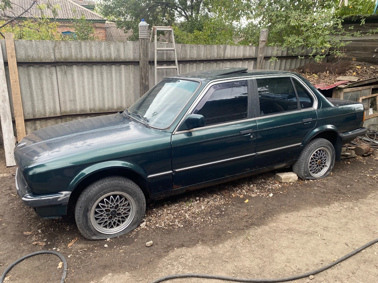 Продам bmw 318i 1986 г. в., механика, не на ходу, на запчасти или под восстановление и разные запчасти к ней, учёт всегда был рф. цена договорная, тел 📞 контакты: 79490894918 - фотография - 2