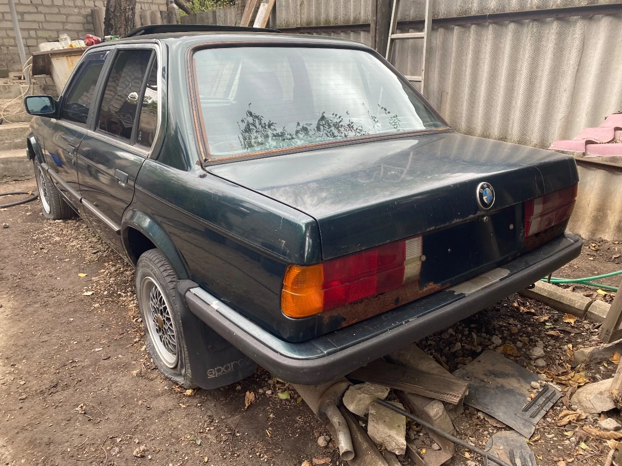 Продам bmw 318i 1986 г. в., механика, не на ходу, на запчасти или под восстановление и разные запчасти к ней, учёт всегда был рф. цена договорная, тел 📞 контакты: 79490894918 - фотография - 3