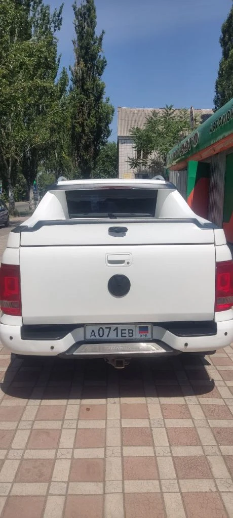 Фольксваген амарок. год выпуска - 2012. объем 2.0 битурбодизель, мкп. пробег 187 000 км. автомобиль был приобретен в 2016 году. по птс - вы будете вторым владельцем. автомобиль на 180 регионе, без штрафов и запретов, любые проверки за ваш счет, переоформление в мрэо. авто в отличном состоянии для своих лет. два года назад полностью обработано днище антикорозийкой. выкрашена в раптор. 50 км назад заменены масла, фильтра, ремни, произведено регламентное то. в дтп не участвовал. дополнительно стоит камера заднего хода, сигнализация "пандора". салон ухоженный и не прокуренный. могу рассмотреть обмен на авто с акп. седаны и лифтбэки, не предлагать. , а также машины старше 2014 года выпуска. разумный торг возле авто реальному покупателю. цена 2200000 рублей. телефон +79495550055. есть телеграмм. - фотография - 4