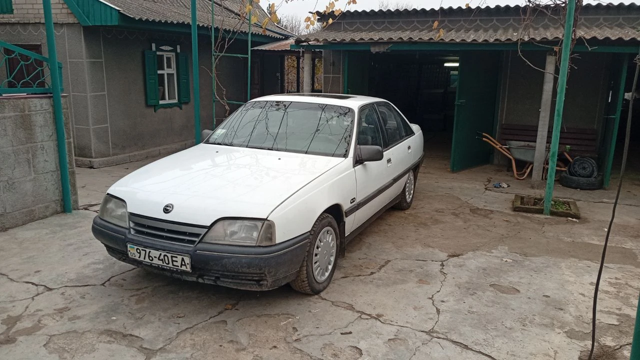 Опель омега 1990г на ходу. укр регистрация 10 лет простояла в гараже. заводится. есть к чему приложи... - фотография