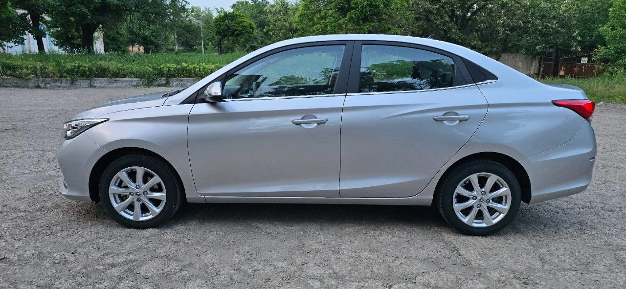 Changan alsvin. новый автомобиль, пробег 1 т. км. в комплектацию в ходит: климат контроль кожаный салон датчики света и дождя круиз-контроль с управлением на руле электронная система помощи при подъёме (hhc) штатная мультимедиа на android с камерой заднего вида мультируль аbs система курсовой устойчивость esp легкосплавные колесные диски r15 видео по запросу. цена 1 м 300 т. дополнительная информация по телефону ☎ 📞 + 7 959 266 92 40 (телеграмм) - фотография - 8