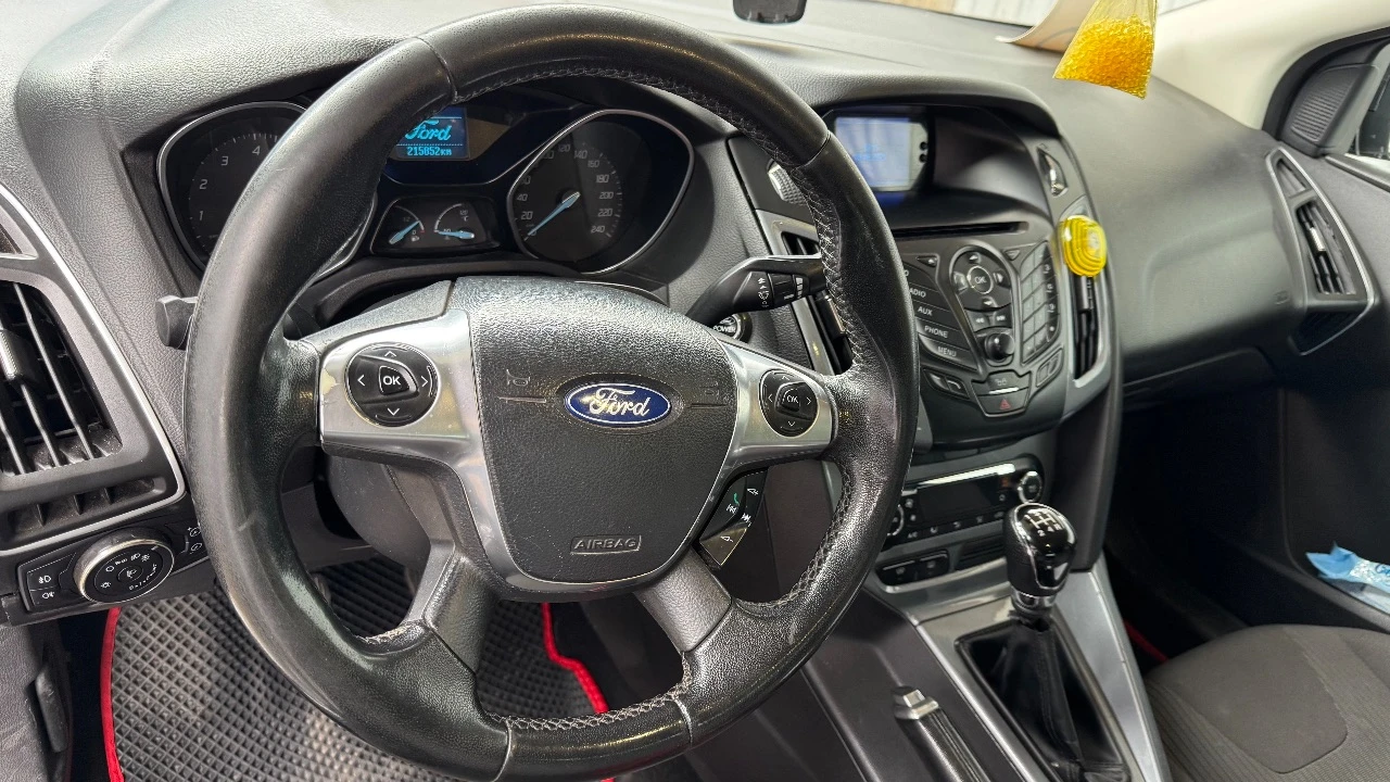 Продаю форд фокус, 2012 г. в., 1.6, механика, гбо, климат-контроль, без ключевой доступ, автозапуск-starline, замена проведена рулевой рейки(оригинал), новый компрессор кондиционера, подогрев лобового, подогрев сидений, полный электропакет, новая летняя резина, расход газа 10 литров, по трассе 8 л. , ходовая обслужена. торг. луганск т +79591588880 655 000 рублей т +7 - фотография - 7