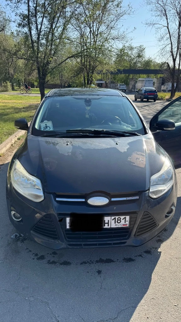 Продаю форд фокус, 2012 г. в., 1.6, механика, гбо, климат-контроль, без ключевой доступ, автозапуск-starline, замена проведена рулевой рейки(оригинал), новый компрессор кондиционера, подогрев лобового, подогрев сидений, полный электропакет, новая летняя резина, расход газа 10 литров, по трассе 8 л. , ходовая обслужена. торг. луганск т +79591588880 655 000 рублей т +7 - фотография - 4