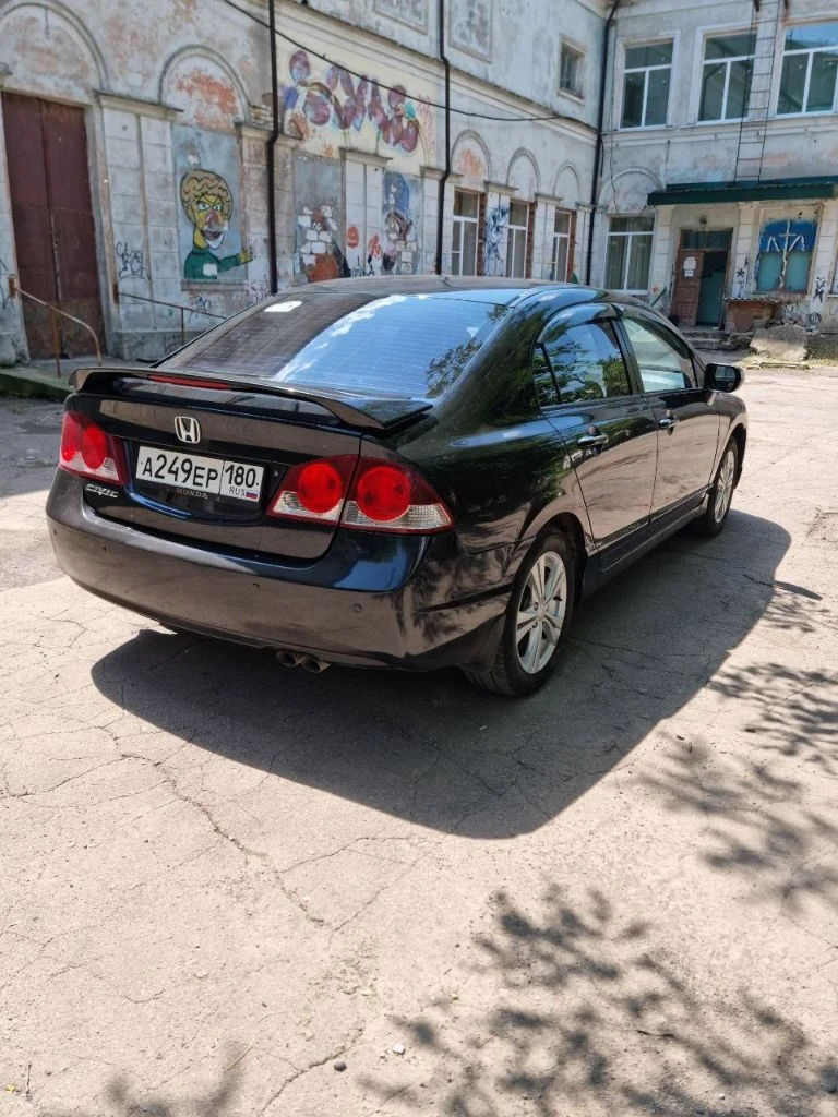 Продам honda civic 2007 года с родным пробегом 270000. мотор 1.8 (цепной) масло не кушает, от слова совсем, от замены до замены. коробка автомат 5-ступенчатый (aisin). по кузову в нормальном состоянии. не стройте иллюзий, есть крашеные элементы, машине почти 20 лет, дыр нет. есть чеки по ремонту за 2024-2025 год, что было сделано. новый аккумулятор, и только что сделано т. о. (чеки тоже прилагаются). по документам полный порядок, я владелец. зимняя резина в подарок. цена 720 тысяч, естественно небольшой торг. +7 (949) 311-61-51 - фотография - 4