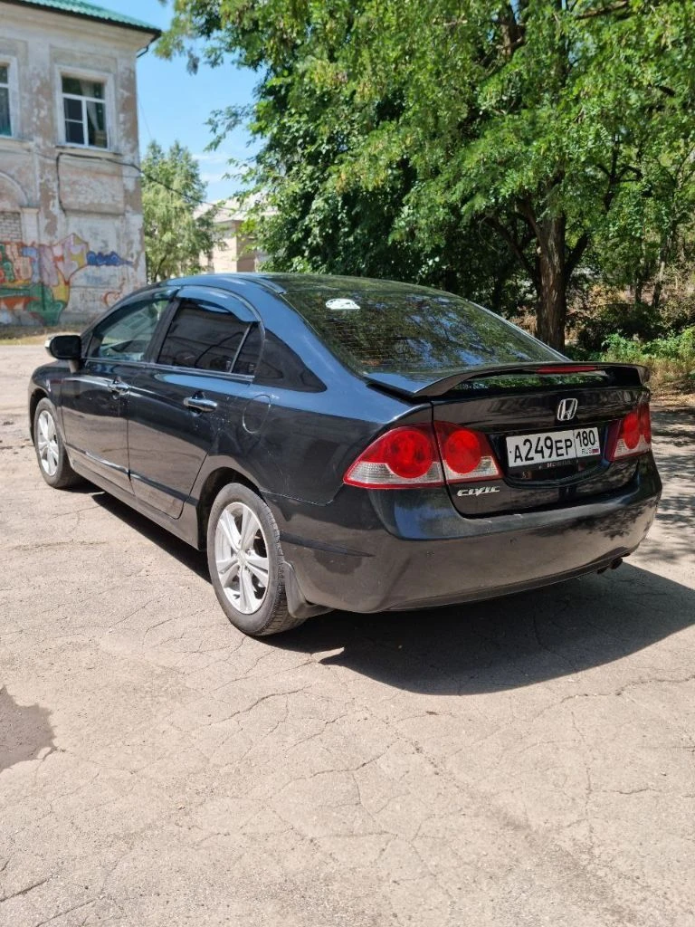 Продам honda civic 2007 года с родным пробегом 270000. мотор 1.8 (цепной) масло не кушает, от слова совсем, от замены до замены. коробка автомат 5-ступенчатый (aisin). по кузову в нормальном состоянии. не стройте иллюзий, есть крашеные элементы, машине почти 20 лет, дыр нет. есть чеки по ремонту за 2024-2025 год, что было сделано. новый аккумулятор, и только что сделано т. о. (чеки тоже прилагаются). по документам полный порядок, я владелец. зимняя резина в подарок. цена 720 тысяч, естественно небольшой торг. +7 (949) 311-61-51 - фотография - 7