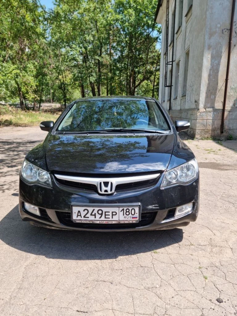 Продам honda civic 2007 года с родным пробегом 270000. мотор 1.8 (цепной) масло не кушает, от слова совсем, от замены до замены. коробка автомат 5-ступенчатый (aisin). по кузову в нормальном состоянии. не стройте иллюзий, есть крашеные элементы, машине почти 20 лет, дыр нет. есть чеки по ремонту за 2024-2025 год, что было сделано. новый аккумулятор, и только что сделано т. о. (чеки тоже прилагаются). по документам полный порядок, я владелец. зимняя резина в подарок. цена 720 тысяч, естественно небольшой торг. +7 (949) 311-61-51 - фотография - 8