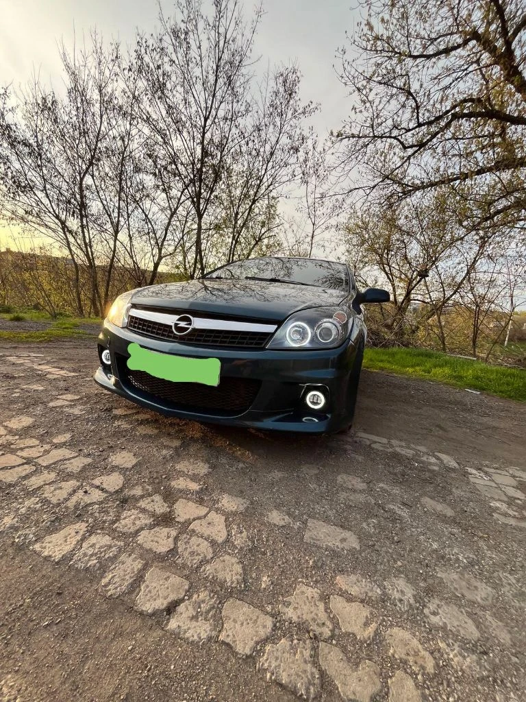 Продаю свой любимый opel astra h gtc 2008 года (робот) — машина, в которую была вложена душа и более 800 000 рублей за последние года. это не «убитый колхоз», а автомобиль, за которым следили… за исключением одного момента, который сейчас делает цену просто смешной. что сделано: 1) полный антикор днища автомобиля 2) светодиодный свет (ангельские глазки) — ночью едешь как днём, встречку не слепит, тк была сделана регулировка 3) новые мозги (эбу) 4) новый изотроник - коробка переключает отлично 5) поставлены крутые кованые r17 + почти новая резина 6) полностью обслуженная ходовка, новые тормоза, всё по кругу свежее теперь о причинах продажи и недостатках: · двигатель: проявилась проблема с нижним блоком двигателя, вытекло всё масло. я не занимался ремонтом, так как предстоит смена авто классом выше. для вас это возможность купить машину с подешевевшим двигателем и отремонтировать его под свои нужды. можно использовать в качестве донора. цена выставлена с учетом этого нюанса. авто не на ходу! цена: 349 000р - фотография - 3