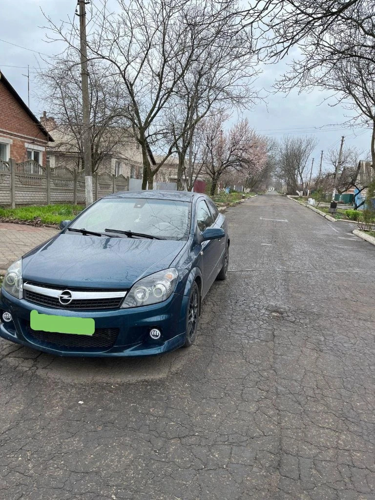 Продаю свой любимый opel astra h gtc 2008 года (робот) — машина, в которую была вложена душа и более 800 000 рублей за последние года. это не «убитый колхоз», а автомобиль, за которым следили… за исключением одного момента, который сейчас делает цену просто смешной. что сделано: 1) полный антикор днища автомобиля 2) светодиодный свет (ангельские глазки) — ночью едешь как днём, встречку не слепит, тк была сделана регулировка 3) новые мозги (эбу) 4) новый изотроник - коробка переключает отлично 5) поставлены крутые кованые r17 + почти новая резина 6) полностью обслуженная ходовка, новые тормоза, всё по кругу свежее теперь о причинах продажи и недостатках: · двигатель: проявилась проблема с нижним блоком двигателя, вытекло всё масло. я не занимался ремонтом, так как предстоит смена авто классом выше. для вас это возможность купить машину с подешевевшим двигателем и отремонтировать его под свои нужды. можно использовать в качестве донора. цена выставлена с учетом этого нюанса. авто не на ходу! цена: 349 000р - фотография - 2
