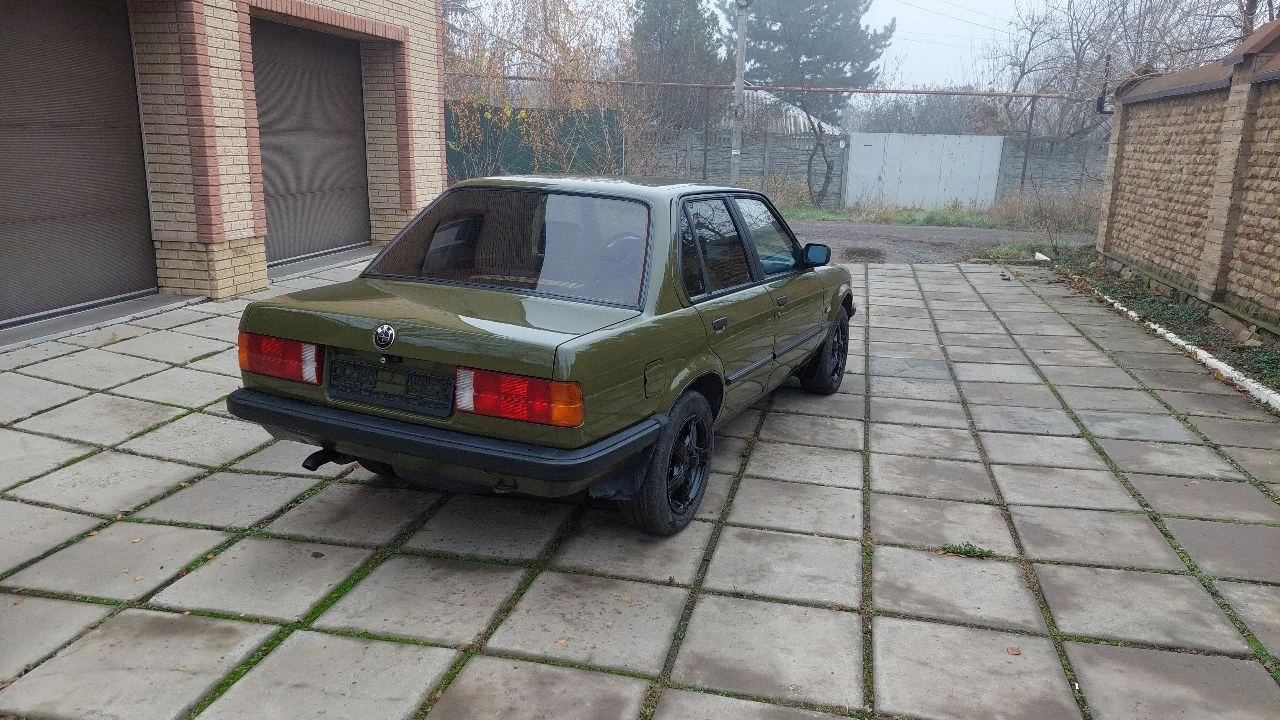 Bmw 316 1984 года. мотор м10b18 карбюратор. цвет по тех. паспорту зеленый. цена 365 тыс. руб. восстанавливал для себя, полностью авто разбирали, производилась лазерная чистка очагов коррозии, сварочные работы (переварены и усилены пороги) и устоанены все дефекты. полная покраска и обработка кузова. установлено новое лобовое стекло, т. к. старое было с трещиной. подвеска сбитая. мотор и кпп работают. вообщем собрал стоковую е30. документы укр. гос номер один. спец. учет. на вопрос почему продаю, мой батя учюдил и надо помочь выйти из ситуации. телефон +79494352454 - фотография - 3