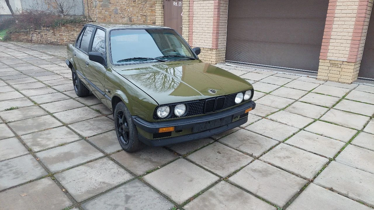 Bmw 316 1984 года. мотор м10b18 карбюратор. цвет по тех. паспорту зеленый. цена 365 тыс. руб. восстанавливал для себя, полностью авто разбирали, производилась лазерная чистка очагов коррозии, сварочные работы (переварены и усилены пороги) и устоанены все дефекты. полная покраска и обработка кузова. установлено новое лобовое стекло, т. к. старое было с трещиной. подвеска сбитая. мотор и кпп работают. вообщем собрал стоковую е30. документы укр. гос номер один. спец. учет. на вопрос почему продаю, мой батя учюдил и надо помочь выйти из ситуации. телефон +79494352454 - фотография - 2