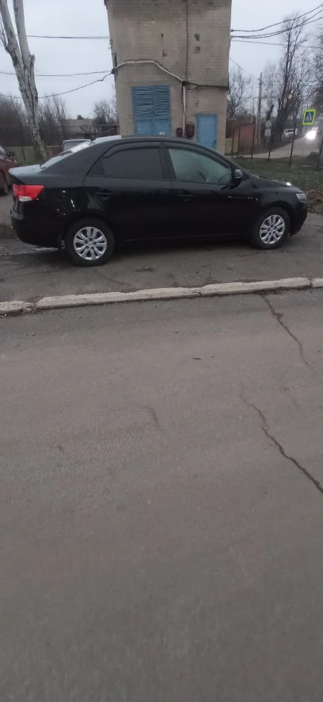 Продам срочно киа черато 2 2011г. в.обьем 1.6 механика 6 ступка. авто в хорошем состоянии. все расходники, масла заменены. цепь грм заменена 15 тыс. назад. по комплект: кондиционер,4 эсп,6 подушек безопасности, обогрев лобового, заднего стекла, сидений передних и зеркал. андроид магнитола. лед противотуманки и ближний свет. я третий владелец. цена 810тыс. торг. все вопросы по телефону. +79490820362.волноваха. продажа в связи с покупкой другого авто. - фотография - 4