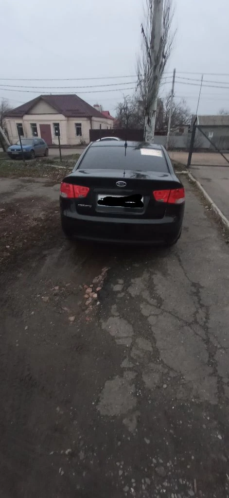 Продам срочно киа черато 2 2011г. в.обьем 1.6 механика 6 ступка. авто в хорошем состоянии. все расходники, масла заменены. цепь грм заменена 15 тыс. назад. по комплект: кондиционер,4 эсп,6 подушек безопасности, обогрев лобового, заднего стекла, сидений передних и зеркал. андроид магнитола. лед противотуманки и ближний свет. я третий владелец. цена 810тыс. торг. все вопросы по телефону. +79490820362.волноваха. продажа в связи с покупкой другого авто. - фотография - 2