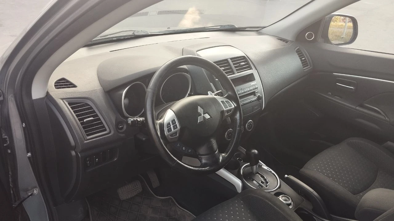 Продам митсубиси аутлендер спорт(asx) 2011 года выпуска, двс 2.0л бензин 150 л. с., кпп вариатор полный привод, 145000 км пробега. авто в отличном состоянии. автомобиль технически полностью исправен как походовой, так и по двигателю и коробке, без нареканий. масло в двигателе и коробке недавно менялось, аккумулятор новый. из опций: кондиционер, панорамная крыша, безключевой доступ, мультируль, подогрев сидений, датчик дождя, датчик света, датчик давления в шинах. цена 1100000 рублей, хороший торг. телефон +79495614068. - фотография - 5