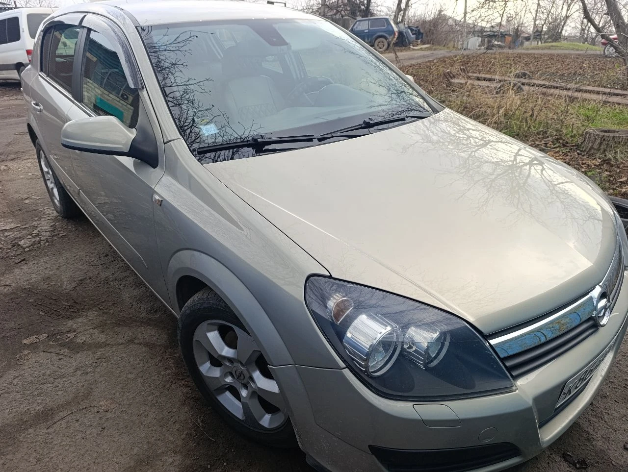 Продам свой автомобиль opel astra h 1.6 бензин механика 5 работает все исправно кузов весь в родном... - фотография