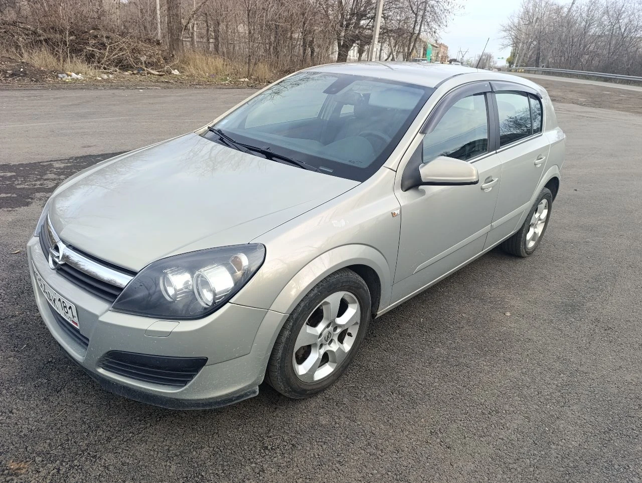 Продам свой автомобиль opel astra h 1.6 бензин механика 5 работает все исправно кузов весь в родном окрасе без гнили, ровный авто пригонялось в 2017 году из германии салон отличный климат 2 ключа, книжки, страховка я собственник цена 650т. р осмотр в городе перевальск +79591400470 - фотография - 2