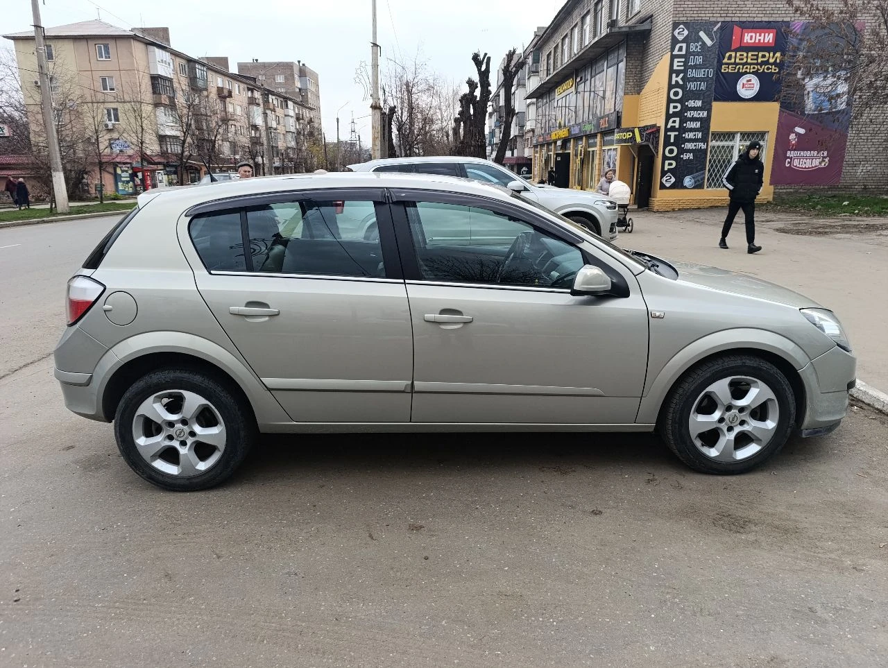 Продам свой автомобиль opel astra h 1.6 бензин механика 5 работает все исправно кузов весь в родном окрасе без гнили, ровный авто пригонялось в 2017 году из германии салон отличный климат 2 ключа, книжки, страховка я собственник цена 650т. р осмотр в городе перевальск +79591400470 - фотография - 5