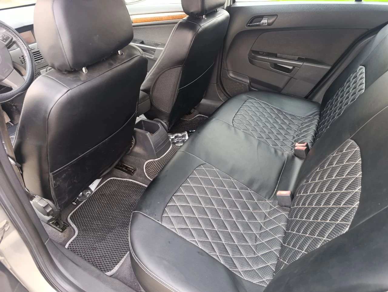 Продам свой автомобиль opel astra h 1.6 бензин механика 5 работает все исправно кузов весь в родном окрасе без гнили, ровный авто пригонялось в 2017 году из германии салон отличный климат 2 ключа, книжки, страховка я собственник цена 650т. р осмотр в городе перевальск +79591400470 - фотография - 3